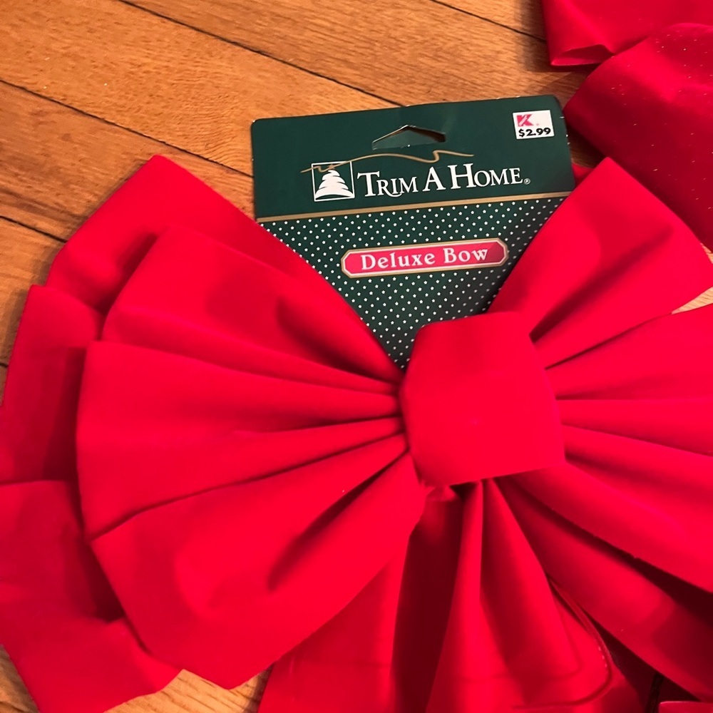 Vintage Red Giant Glittery Velvet Bows (Set of 7) - Picture 2 of 4